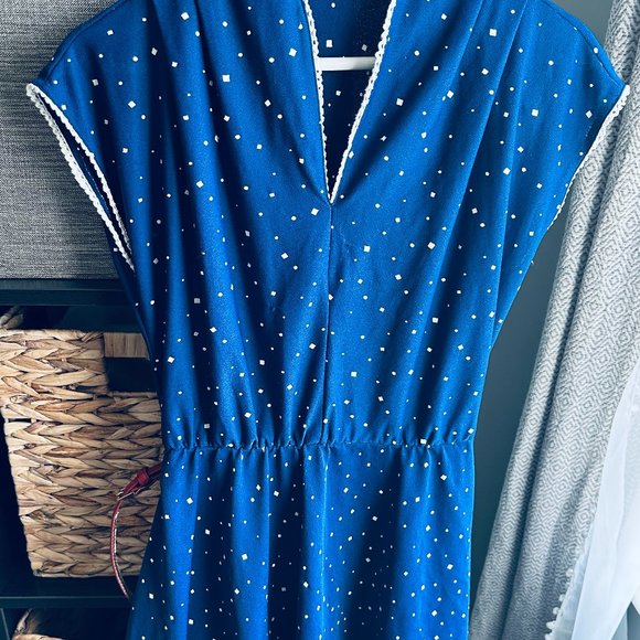 Authentic Vintage Swing Dress with Dolman Sleeves and Cinched Waist - Picture 3 of 8